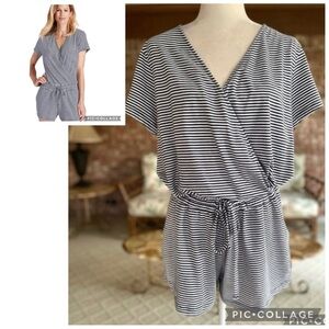 Vineyard Vines Feeder Romper Navy Blue Stripe Knit Short Sleeve S V-Neck Casual